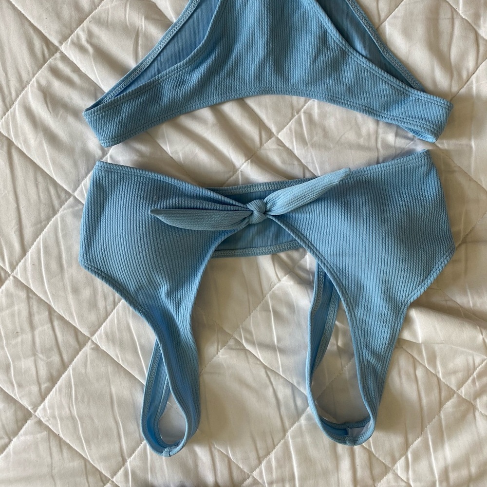 Blue knotted bikini